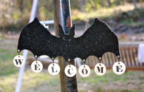 A sparkly bat greeted our little guests.